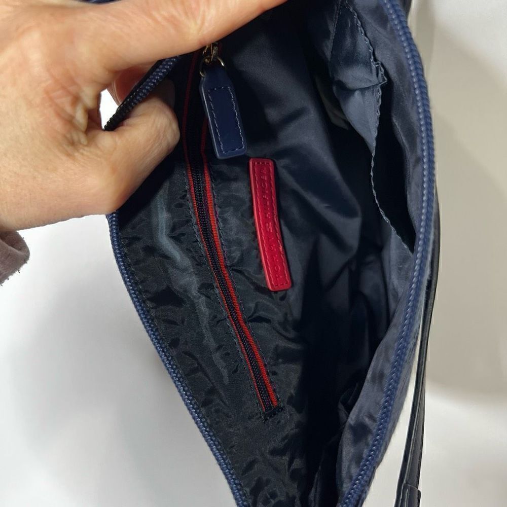Tommy Hilfiger Women's Navy Blue Synthetic Leather Logo Print Cross Body Bag - Picture 13 of 14